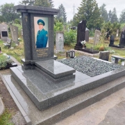 Пам'ятники на одного.13