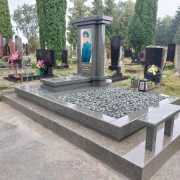 Пам'ятники на одного.14