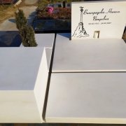 Пам'ятники на одного.10