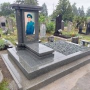 Пам'ятники на одного.13