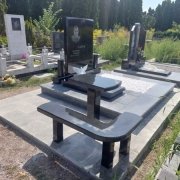 Пам'ятники на одного.23
