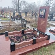 Пам'ятники на одного.9