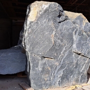 Пам'ятник з гранітної брили; розміри: 145х140х50 см.