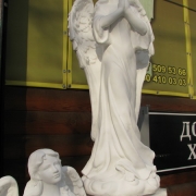 Скульптури янголів.55