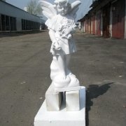 Скульптури янголів.59