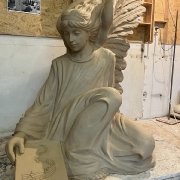 Виготовлення скульптури янгола у Києві.