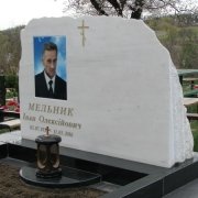 Пам'ятники з мармуру.105