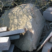 Пам'ятники з рваного каменю.300