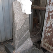 Пам'ятники з рваного каменю.25