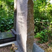 Пам'ятники з рваного каменю.15
