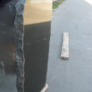 Пам'ятники з рваного каменю.274
