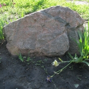 Пам'ятники з рваного каменю.251
