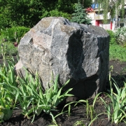 Пам'ятники з рваного каменю.252
