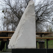 Пам'ятники з рваного каменю.123