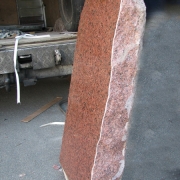 Пам'ятники з рваного каменю.285
