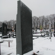 Пам'ятники з рваного каменю.261