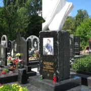 Пам'ятники з рваного каменю.129