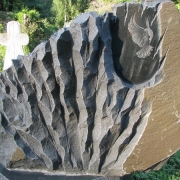 Пам'ятники з рваного каменю.141