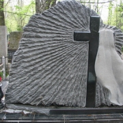 Пам'ятники з рваного каменю.138