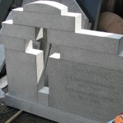 Пам'ятники з рваного каменю.210