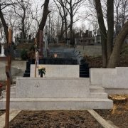 Пам'ятники з білого граніту.29