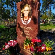 Пам'ятники з кольоровими портретами.6