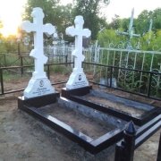 Пам'ятники у формі хреста.4