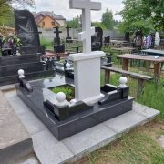 Пам'ятники у формі хреста.18