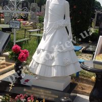 Пам'ятник у мармурі для дочки