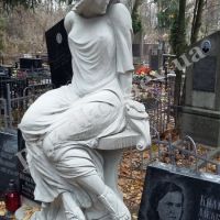Пам'ятник у мармурі для дочки